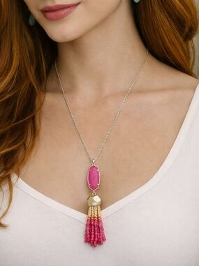 Kendra Scott Elegant Pink agate Pendant Necklace